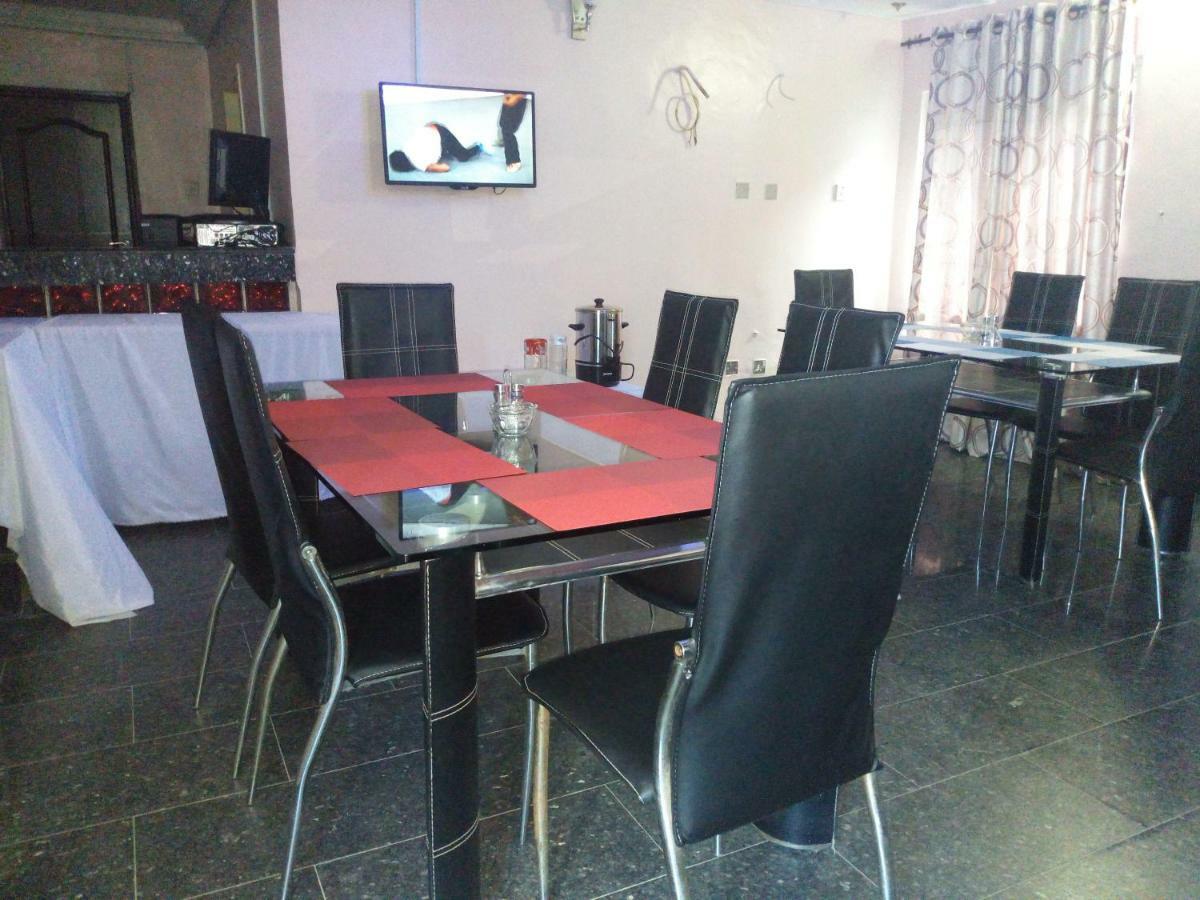 Dluxx Villa & Suites Ikeja Luaran gambar